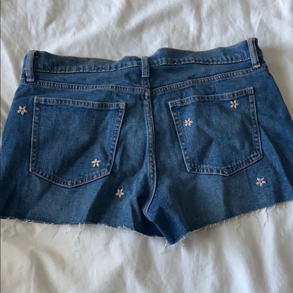 Denim short with embroidered flowers - Picture 2 of 2